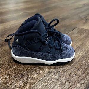 Jordan 11 Retro Midnight Navy